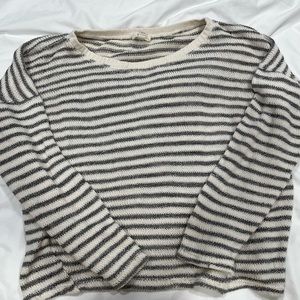 Light material sweater with white and grey small stripes